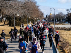  Утро 1 января астраханцы встретили пробежкой в поддержку здорового образа жизни 