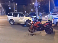 В ДТП на перекрестке пострадала астраханка на мотоцикле