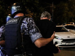 В кафе Астрахани посетитель пытался всем испортить отдых