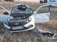 В Астраханской области при опрокидывании автомобиля погибли два человека