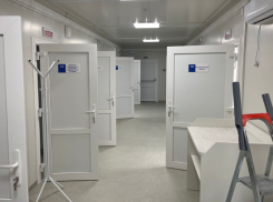 Модульная больница под Астраханью получила еще 37 миллионов на оборудование