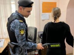 Астраханцы попытались пронести в суд порядка 3000 запрещенных предметов