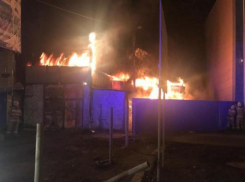 Минувшей ночью в Астрахани случилось два крупных пожара