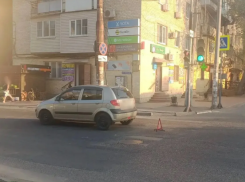 В Астрахани подросток на велосипеде нарушил ПДД и оказался под колесами машины