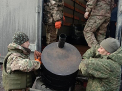 По поручению Игоря Мартынова астраханцам-участникам СВО доставили гумпомощь