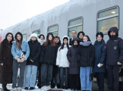 Подросткам из Астрахани и Верхнего Баскунчака напомнили о правилах безопасности на железной дороге