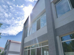 В астраханском селе ремонтируют важный объект для молодых семей с детьми