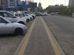 В Астрахани на улице Бакинской обновляют тротуары