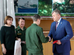 Первые 20 астраханцев-срочников отправились на службу в Знаменск