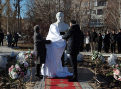 В городе Нариманове Астраханской области открыли бюст Муслима Магомаева