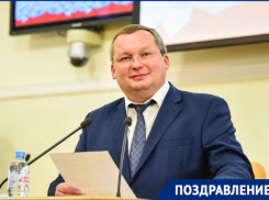 Игорь Мартынов поздравил астраханцев с Днём Конституции Российской Федерации