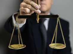 В Астрахани экс-директору фонда капремонта назначили 3 года 10 месяцев колонии 