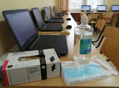 Почему АГМУ не уходит на карантин?