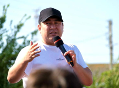 Азамат Мусагалиев открыл новый стадион для мини-футбола под Астраханью