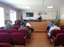 Астраханские силовики потренировались в школьном контртеракте