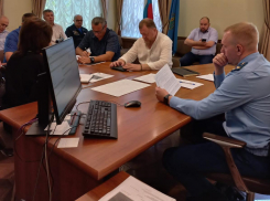 В Астрахани коммунальщиков заставили укрепить разваливающийся чердак на доме 