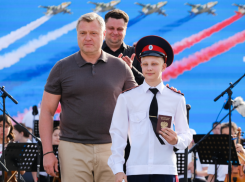 Игорь Бабушкин вручил первые паспорта 11 астраханцам в День России