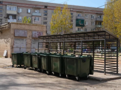 Астраханцев попросили бережно относиться к новым евроконтейнерам