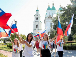 Астраханцы начнут отмечать День флага России за неделю до праздника