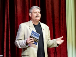 Астраханский писатель Юрий Щербаков удостоен Большой литературной премии России