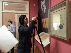 В Астрахани оцифровали подарок Хлебникову от Маяковского 