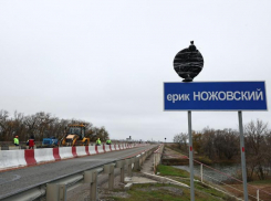 Мосту под Астраханью потребовался ремонт из-за интенсивного автодвижения