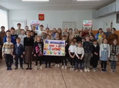 В Астраханской области дети просят не закрывать их любимую школу