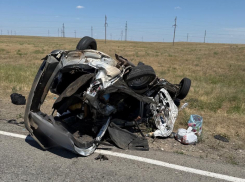 От машины осталась только груда металла: в Астраханской области в ДТП погибла девочка-подросток