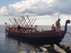 Из Астрахани в Дербент: реконструкторы на корабле викингов повторят торговый путь IX века 