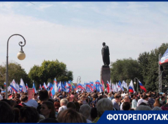 В Астрахани  митинг-концерт в поддержку референдума посетили тысячи астраханцев. Фоторепортаж