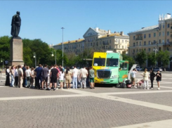 В Астрахань прибыли именитые шеф-повара на ярком фудтраке