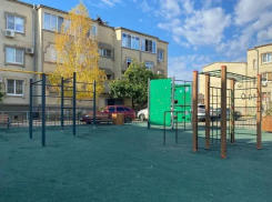 Под Астраханью по просьбам сельчан построили современную спортплощадку