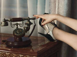 Небритый мужчина с женским голосом «развел» любителя интим-услуг на деньги