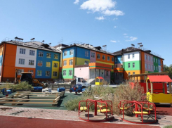 Астраханский губернатор проверил строительство детсада в Ленинском районе