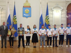 Игорь Бабушкин наградил лучшие отряды «Голубого патруля» Астраханской области