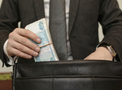 В Астрахани гендиректор строительной фирмы присвоил себе деньги учреждения культуры