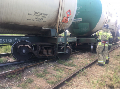 В Астрахани сошли с рельс два вагона тепловоза