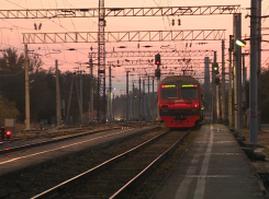 Пригородные поезда в Астраханской области изменили график движения