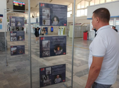 Новую фотовыставку открыли на железнодорожных вокзалах Астрахани и Волгограда