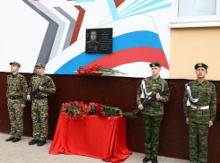 Астраханскую школу назвали в честь Героя России Алексея Калмыкова