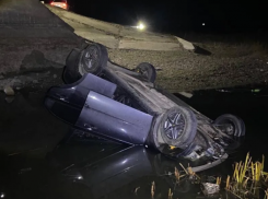 Под Астраханью девушки в «Шевроле» упали с моста в ерик Плотовинка