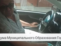 «Очень сильно хочу»: депутат СР Василий Ворох никак не может проститься с машиной 