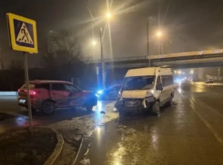 В Астрахани произошло ДТП с маршруткой и пострадавшей