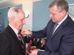 Игорь Бабушкин вручил госнаграды авиаспециалистам из Ахтубинска