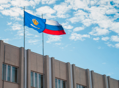 Волк и кривая сабля: как менялись флаг и герб Астраханской области