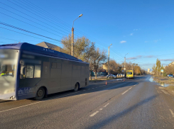 В Астрахани пассажирский автобус переехал девушку, она сразу погибла