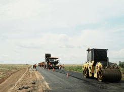 В Астраханской области ремонтируют дорогу, о которой давно просили