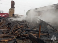 Астраханец пострадал при пожаре в жилом доме и магазине