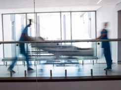 Два молодых астраханца напали на мужчину и сломали ему нос