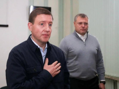 Игорь Бабушкин и Андрей Турчак навестили раненых участников СВО в астраханском госпитале